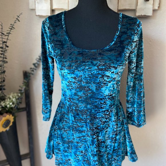 4/$20 Decree Black and Blue Velvet Feel Peplum Top 3/4 Sleeve M - Picture 4 of 8